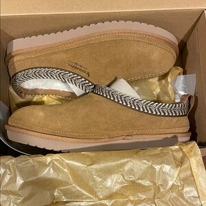 KOOLABURRA by UGG Women's Chestnut Burree Slippers